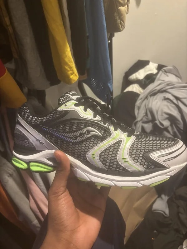 Saucony — Saucony ProGrid Triumph 4 Speed — Sneaker — resale