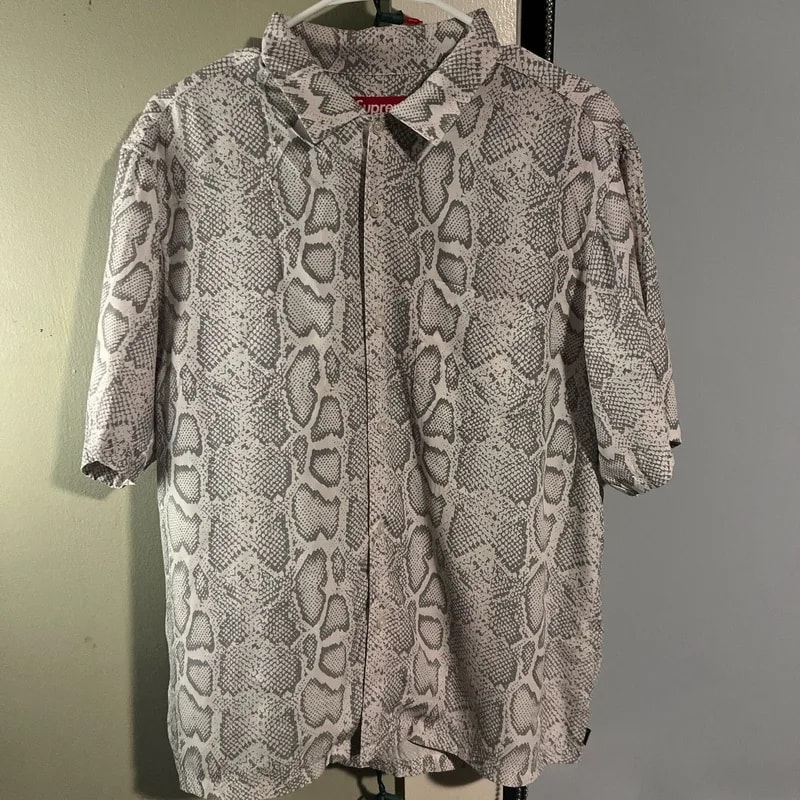 Supreme — Supreme S/S Shirt – Medium 🐍 — streetwear — resale