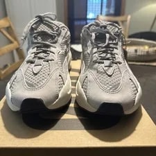 Size 10.5 - Adidas Yeezy Boost 700 V2 Low 4