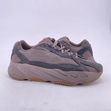 Yeezy — Yeezy 700 v2 " 2021 - Size 10 - gz0724 (10965-6) — Sneaker — resale