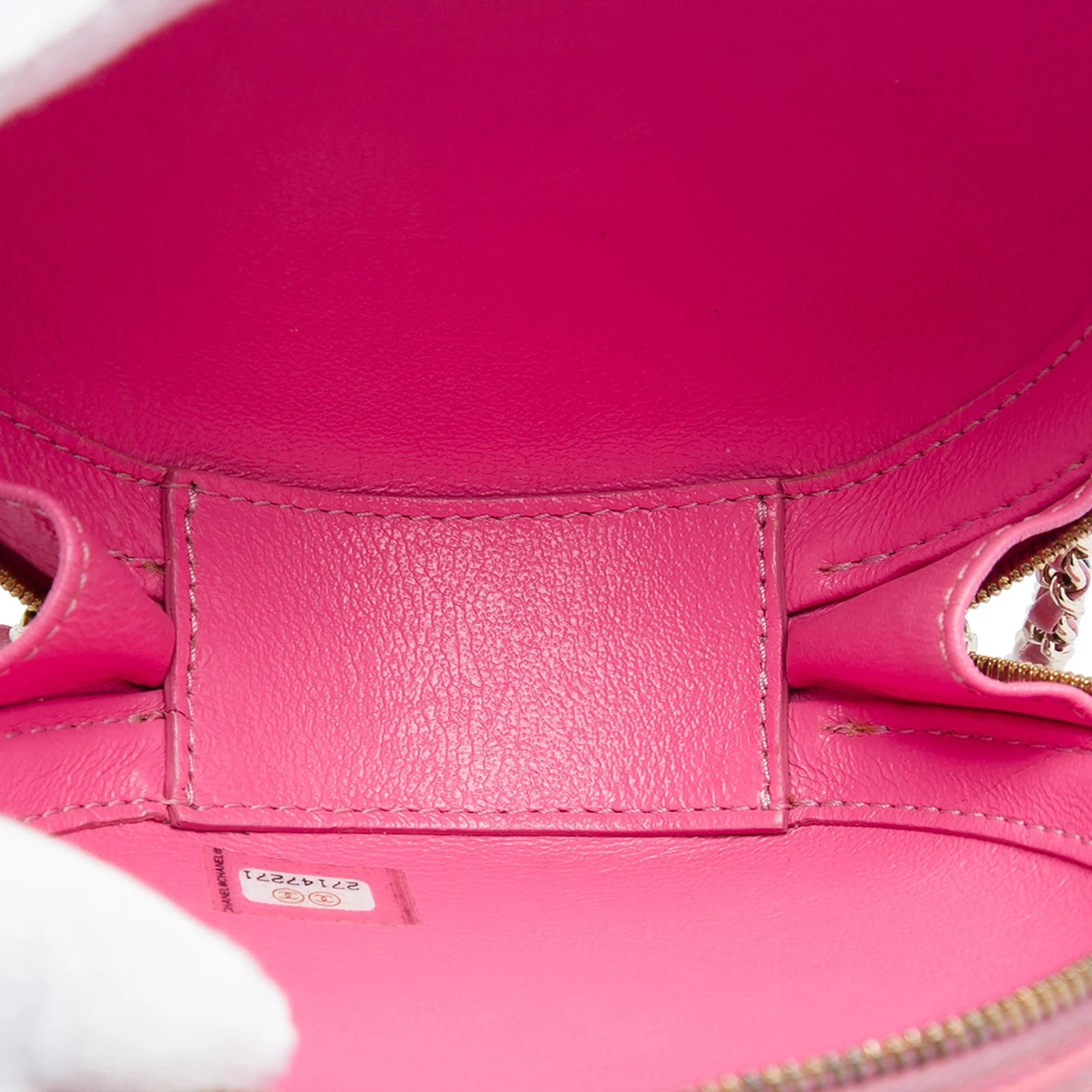 CC Stitched Chain Round Crossbody 4
