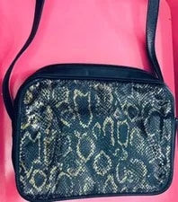 Fendi Crossbody Messenger Front Skin 3