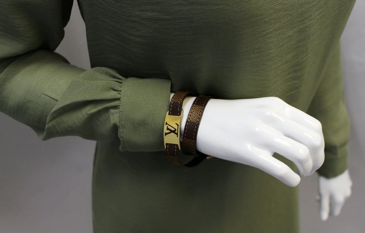 Louis Vuitton — Louis Vuitton Sign It Bracelet — Accessory — resale