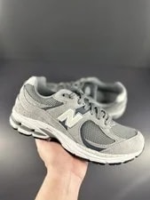New Balance 2002R / Low Top Lace-Up 2