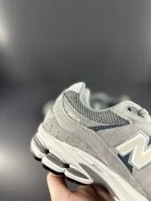 New Balance 2002R / Low Top Lace-Up 3