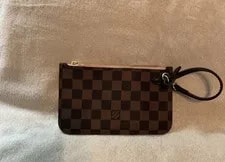 Louis Vuitton Neverfull /Wristlet. in Great Condition! 2