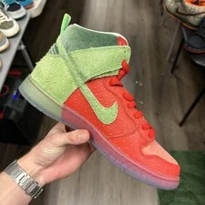 Size 10.5 - Nike SB Dunk High Strawberry Cough (Special Box) 3