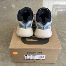 Yeezy 700 Kyanit 3