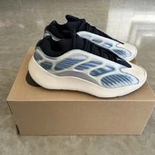 Yeezy 700 Kyanit 4