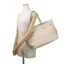 Louis Vuitton Neverfull Size Claim 4