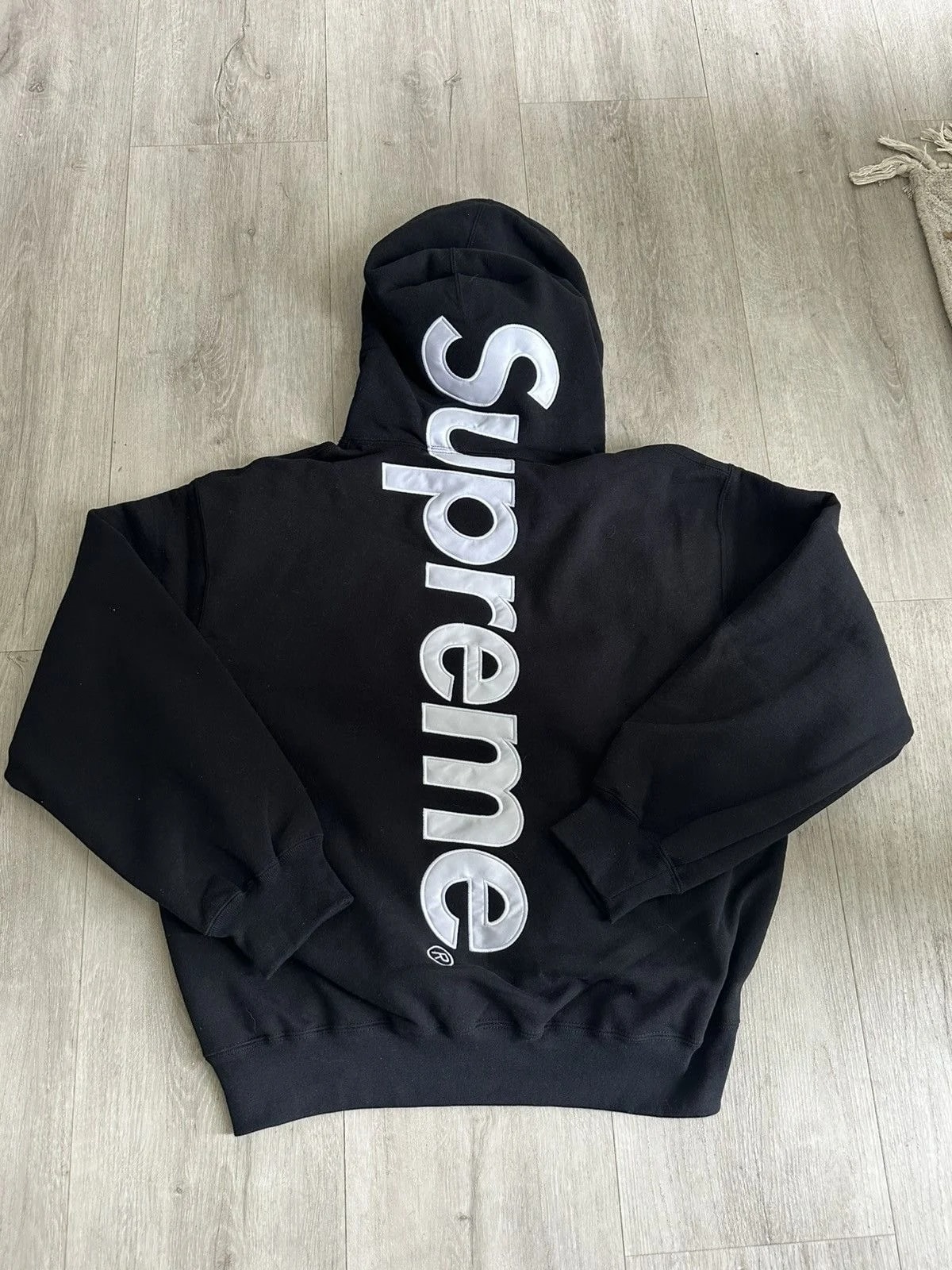 Supreme — Supreme Applique Hooded Sweatshirt — streetwear — resale