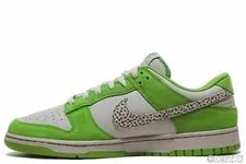 Nike Dunk Low "Safari Swoosh Chlorophyll" DR0156-300 Size 9.5 NEW 2