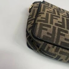 Fendi Baguette Medium Crossbody Duty 4