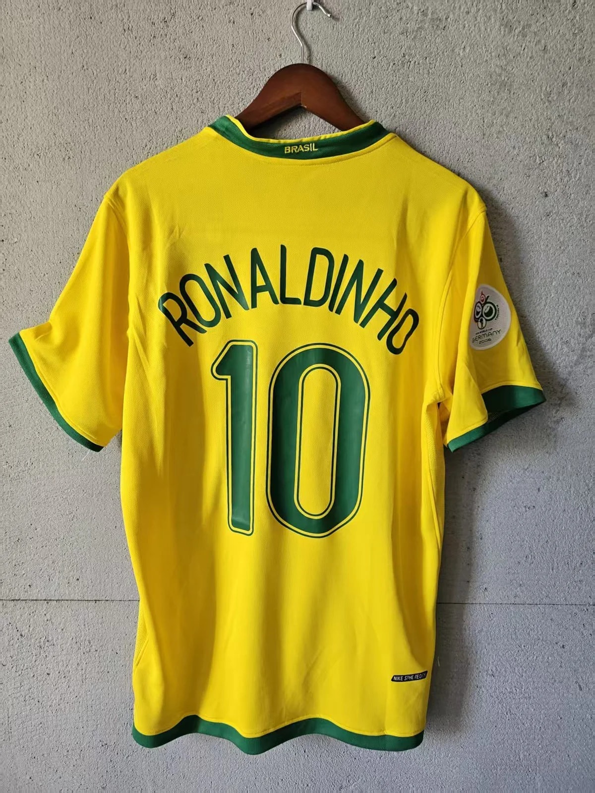 2006 Brazil #10 Ronaldinho Home 2
