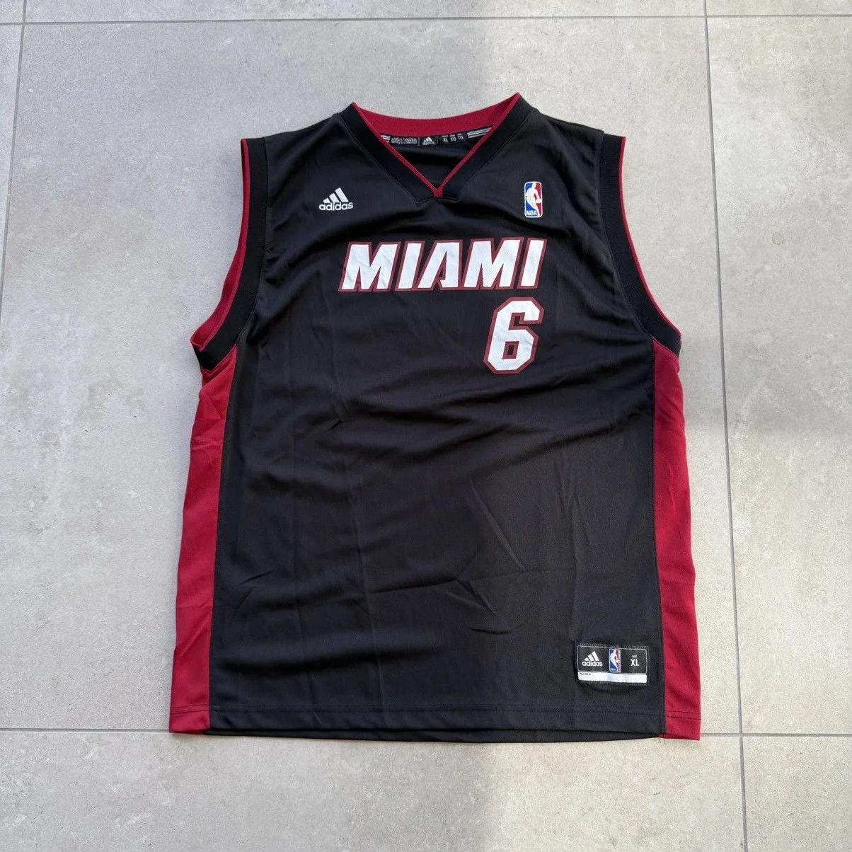 Adidas — XL Adidas Miami Heat Lebron James — streetwear — resale