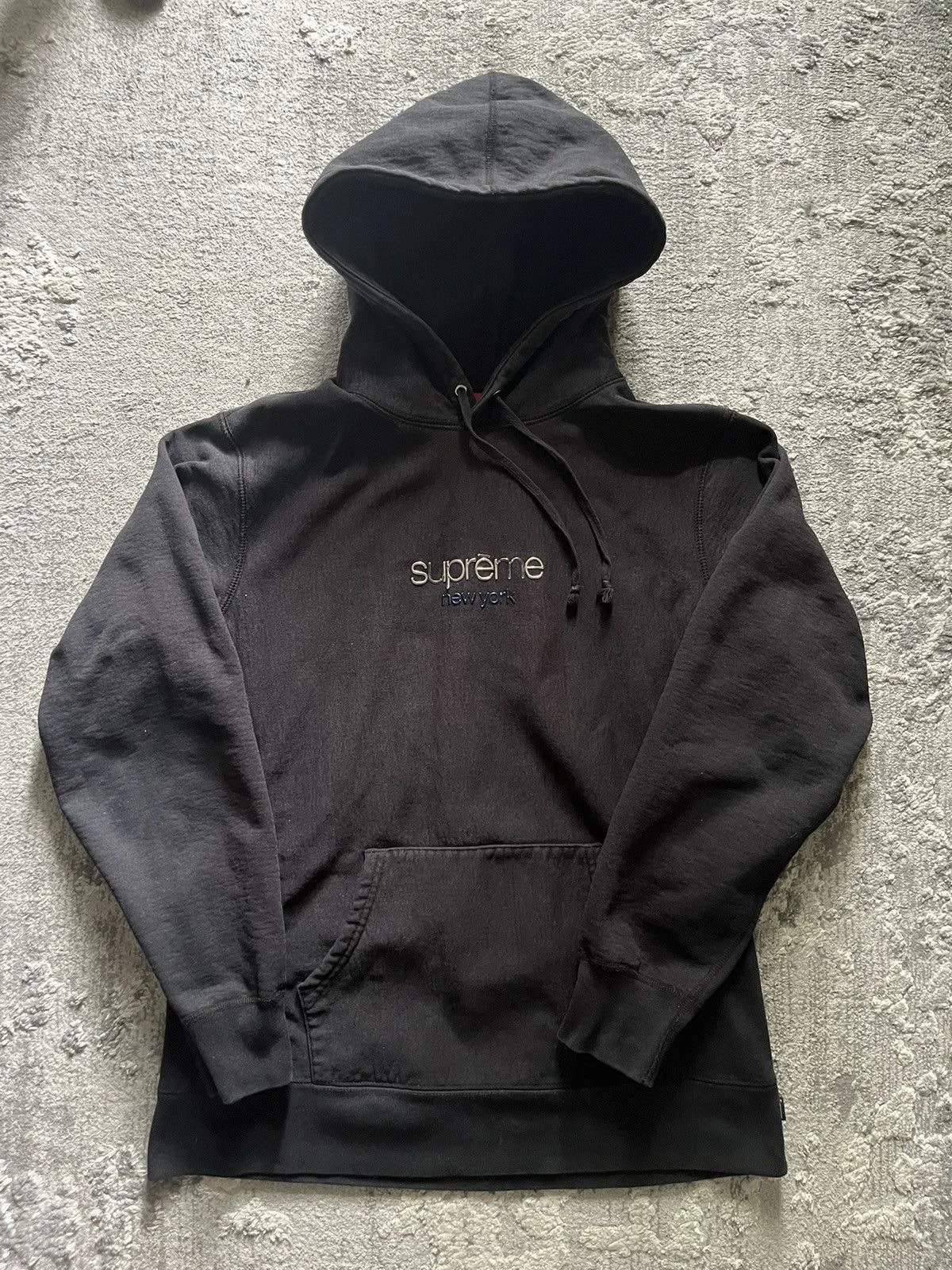 Supreme — Supreme Logo Hoodie — streetwear — resale