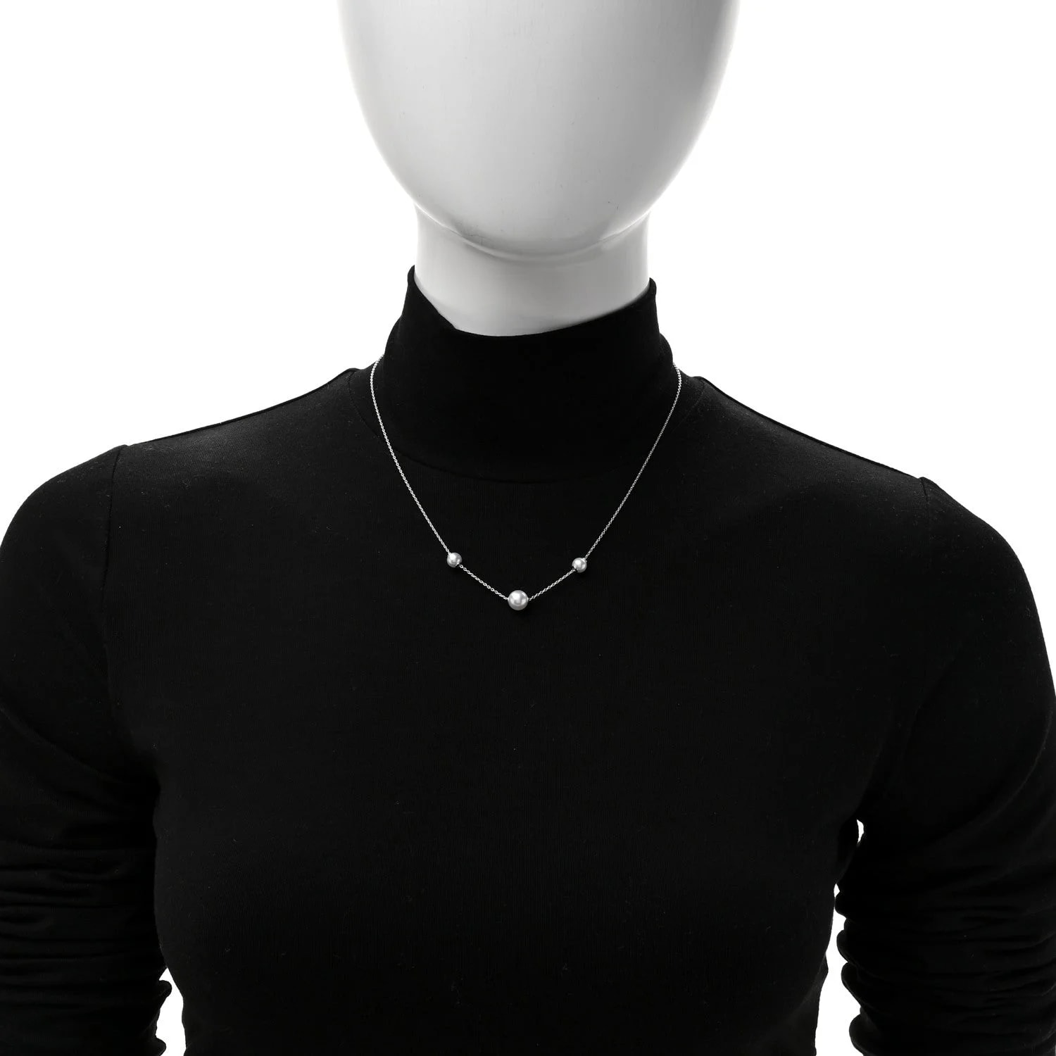 18K White Gold Akoya Cultured 5.5-7.5m Pearls in Motion 2