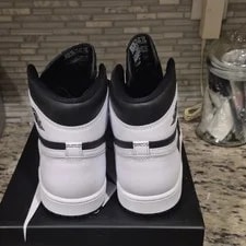 Jordan Air 1 Retro High OG High Top Lace-Up 3