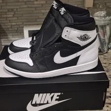 Jordan Air 1 Retro High OG High Top Lace-Up 4