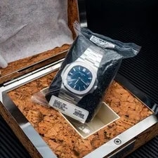 Factory Sealed 2017 Patek Philippe Nautilus 5711/1P-001 "40th Anniversary" 4