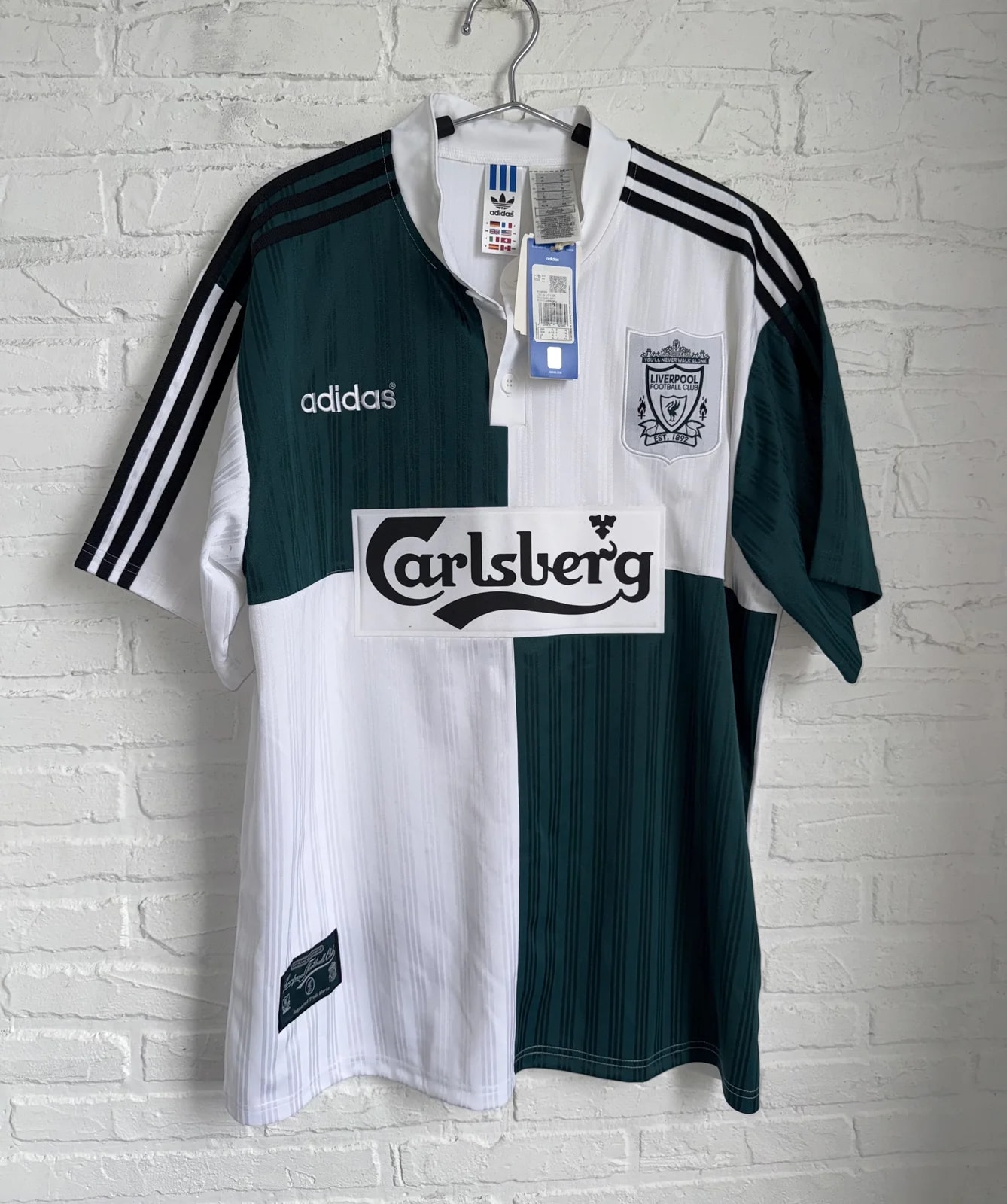 Adidas — Adidas Originals FC Liverpool Retro Shirt Football — streetwear — resale