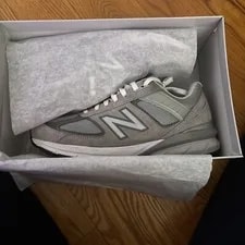 New Balance — Size 9 - New Balance 990 V5 — Sneaker — resale