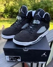 Jordan — Jordan 5 Retro Moonlight (2021) - CT4838-011 — Sneaker — resale