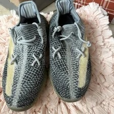 Yeezy Boost 350 v2 ; Size 12 Great Condition 2