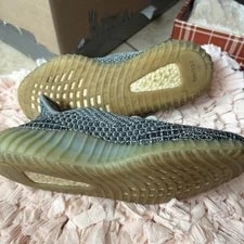 Yeezy Boost 350 v2 ; Size 12 Great Condition 3
