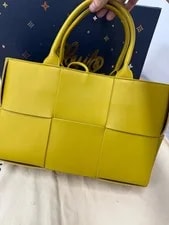 Bottega Veneta — Bottega Veneta Arco Smooth — Handbag — resale