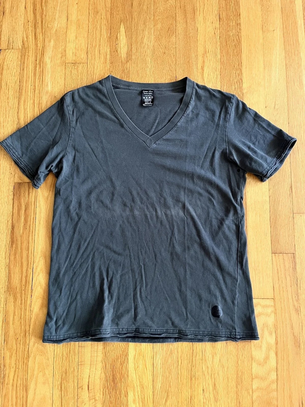 Number Nine Deep V — streetwear — resale