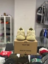 Yeezy 500 Super Moon Size: 9 2