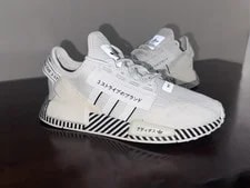 Adidas — Adidas NMD R1 V2 — Sneaker — resale