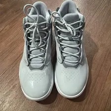 Size 9.5 - Air Jordan Max Aura 4 2