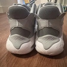Size 9.5 - Air Jordan Max Aura 4 3