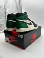 Jordan 1 Retro High 10 (Moderately Worn ) 4