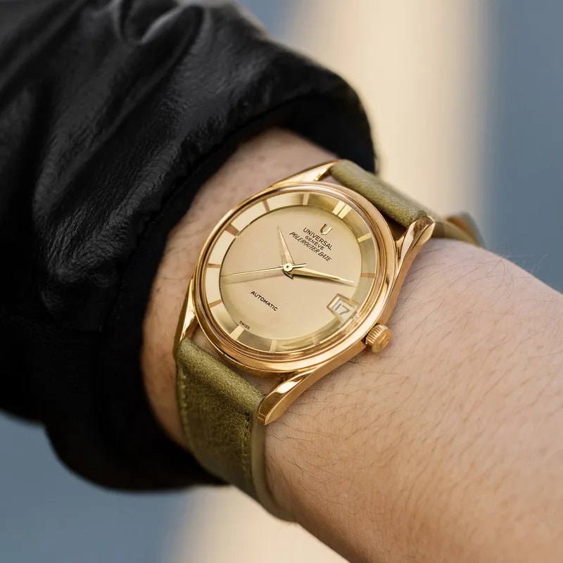 1960s Universal Genève Polerouter Date Ref. H104601-1 in 18k Yellow Gold 2