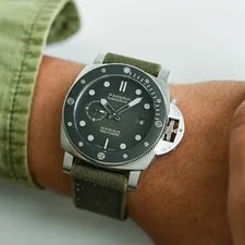 Panerai Submersible Navy - PAM01697 2
