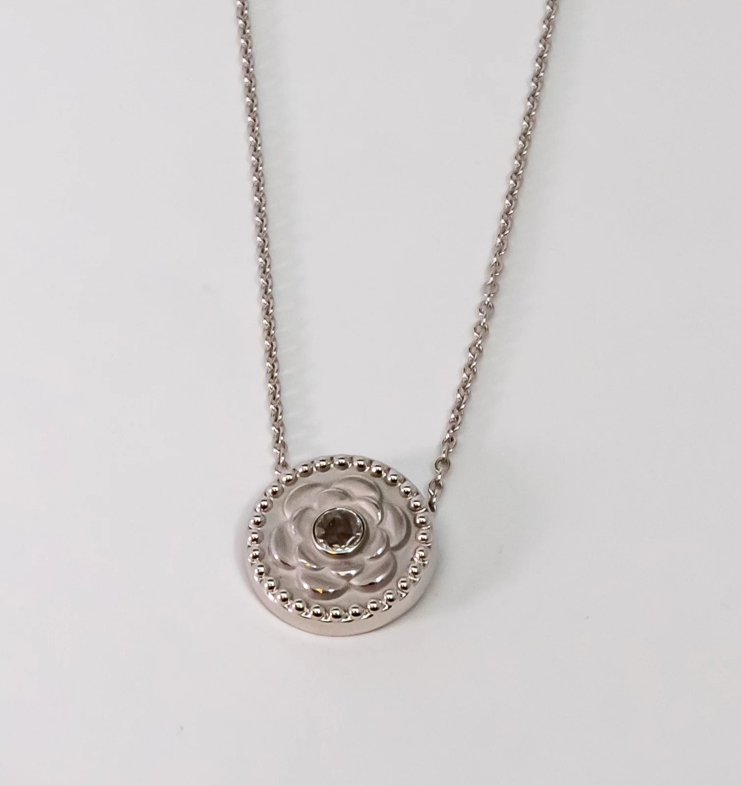 Worldofluxuryus — Carrera Y Carrera Mosaico 18K White Gold & Diamonds Pendant — Watch — resale