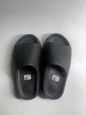 Yeezy Slides ￼ 3