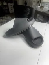 Yeezy Slides ￼ 4