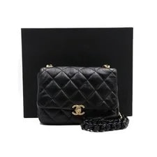 Chanel — Chanel 22 Season Lamb CC Quilted Small Flap Chain and 152892923 — Handbag — resale