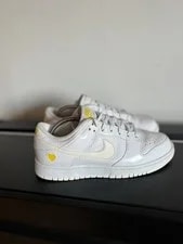 Nike — Nike Dunk Low Valentine’s Day — Sneaker — resale