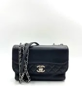 Chanel — Auth Chanel Accordion Flap Chain — Handbag — resale