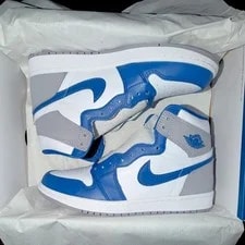 Air Jordan — Air Jordan 1 Retro High OG DZ5485-410 — Sneaker — resale