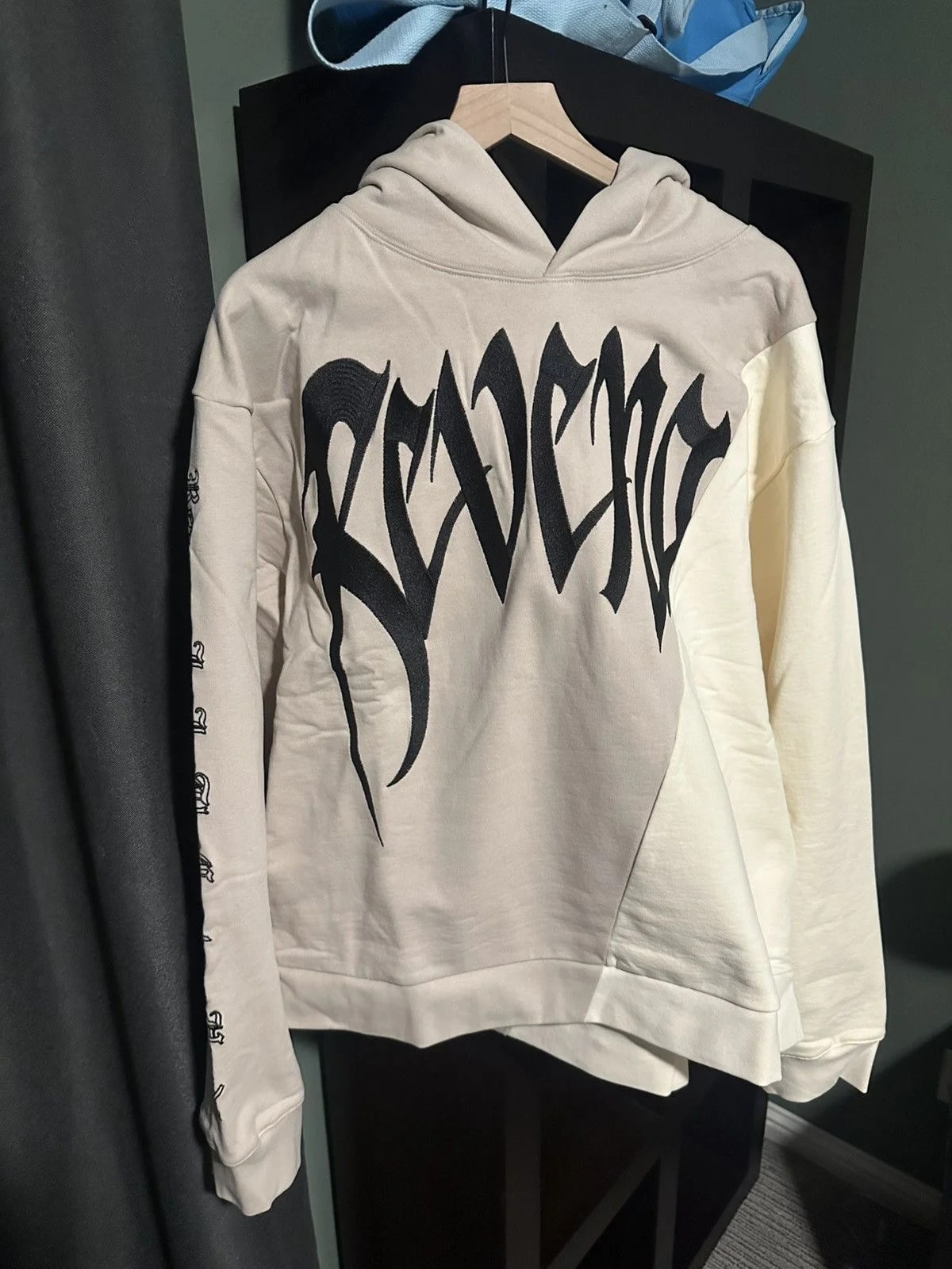 Embroidered Split Arch Hoodie 2