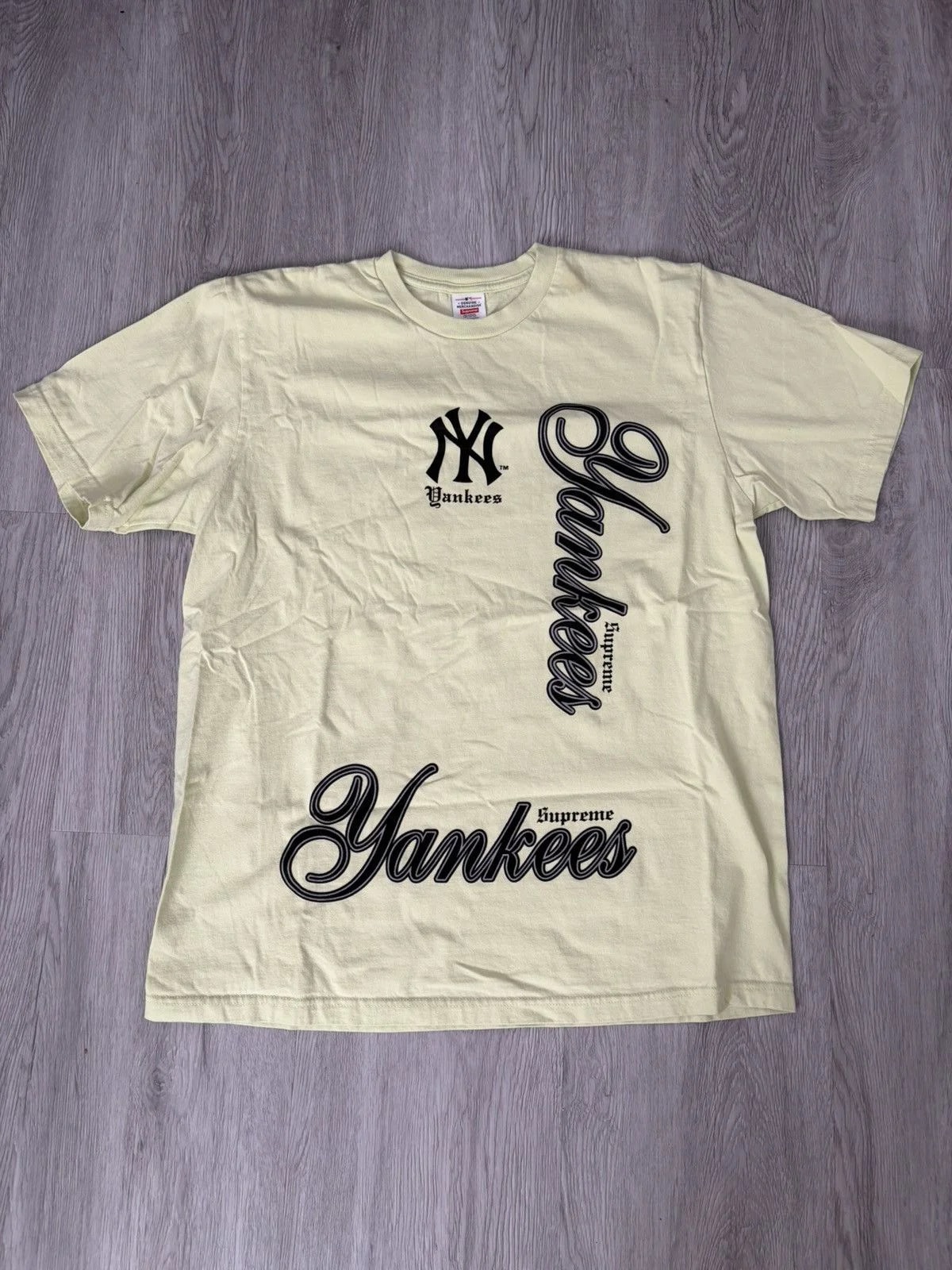 Supreme — Supreme MLB Yankees Tee Pale — streetwear — resale