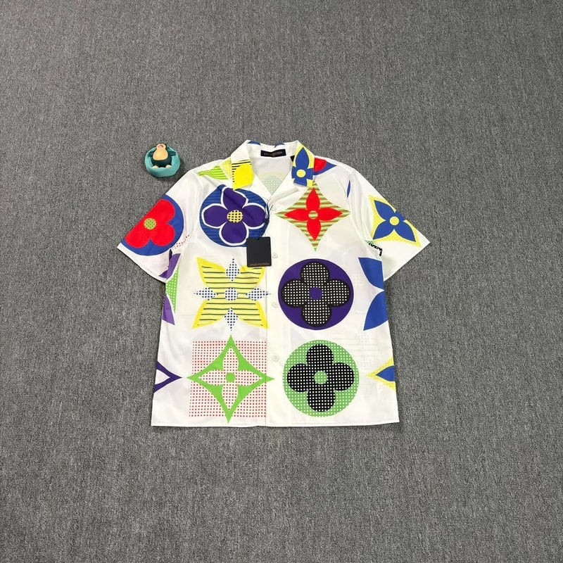 Louis Vuitton — Louis Vuitton Short Sleeve Shirt L — streetwear — resale