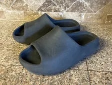 Yeezy — Yeezy Slide YS-01 Dark Size 8 US Streetwear — Sneaker — resale
