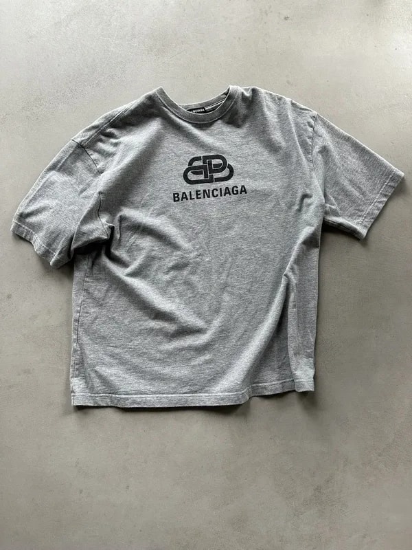 Balenciaga — Balenciaga BB Logo T-Shirt — streetwear — resale